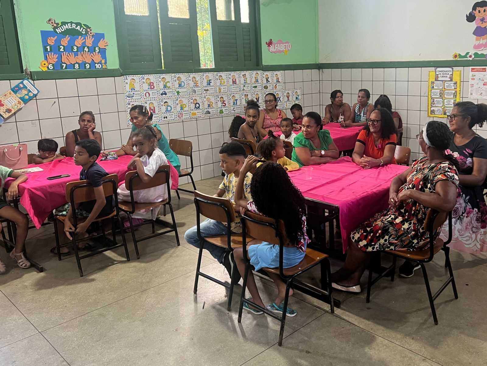 Camacã: Secretaria de Educação faz visita as escolas do campo e aproveita para prestigiar a festa do dia das Mães.

